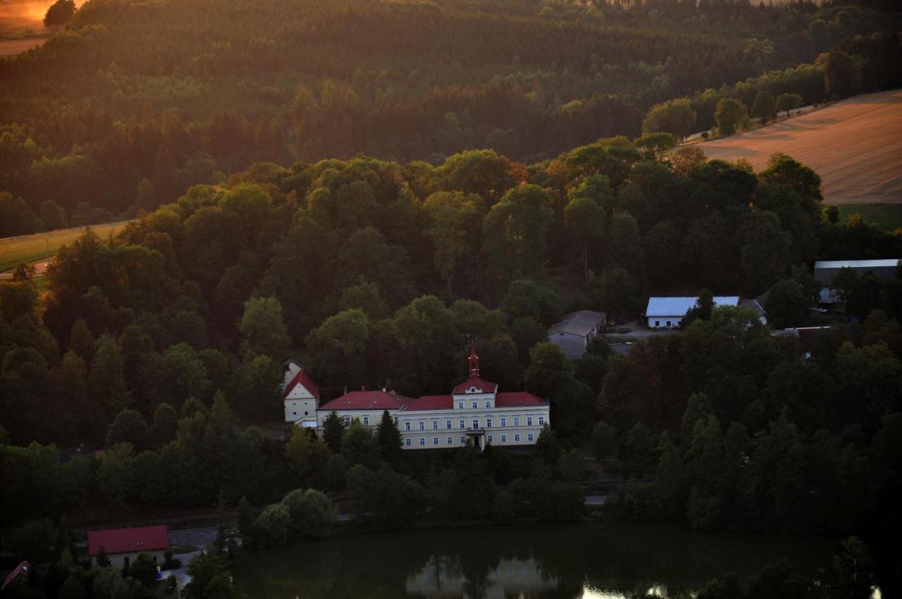 Penzion Zamek Rozsochatec Экстерьер фото